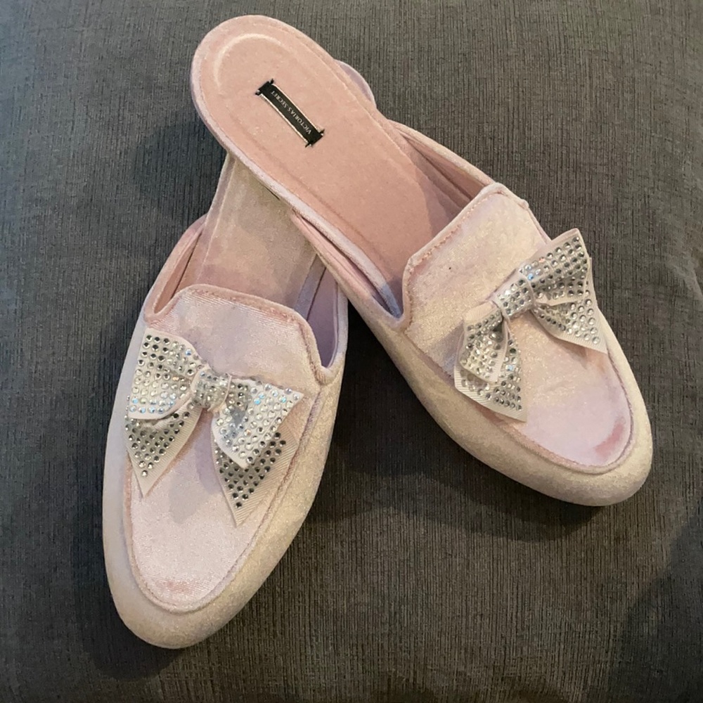 NWOB VS Rhinestone Slippers